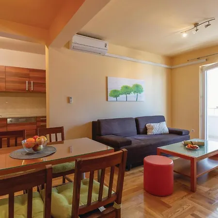 Apartament 1 Bedroom Lovely In