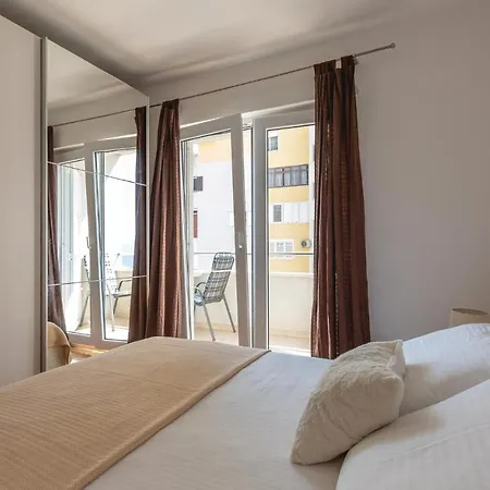 1 Bedroom Lovely In Apartament